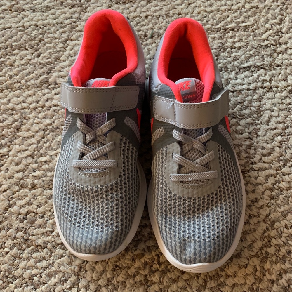 Girls athletic shoes